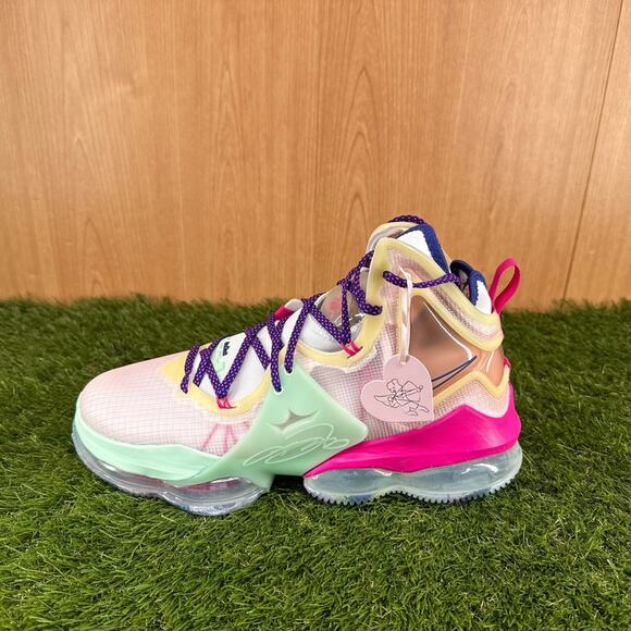 Nike LeBron 19 Valentine\'s Day Basketball Shoes DH8459-900 Men\'s Size 10.5